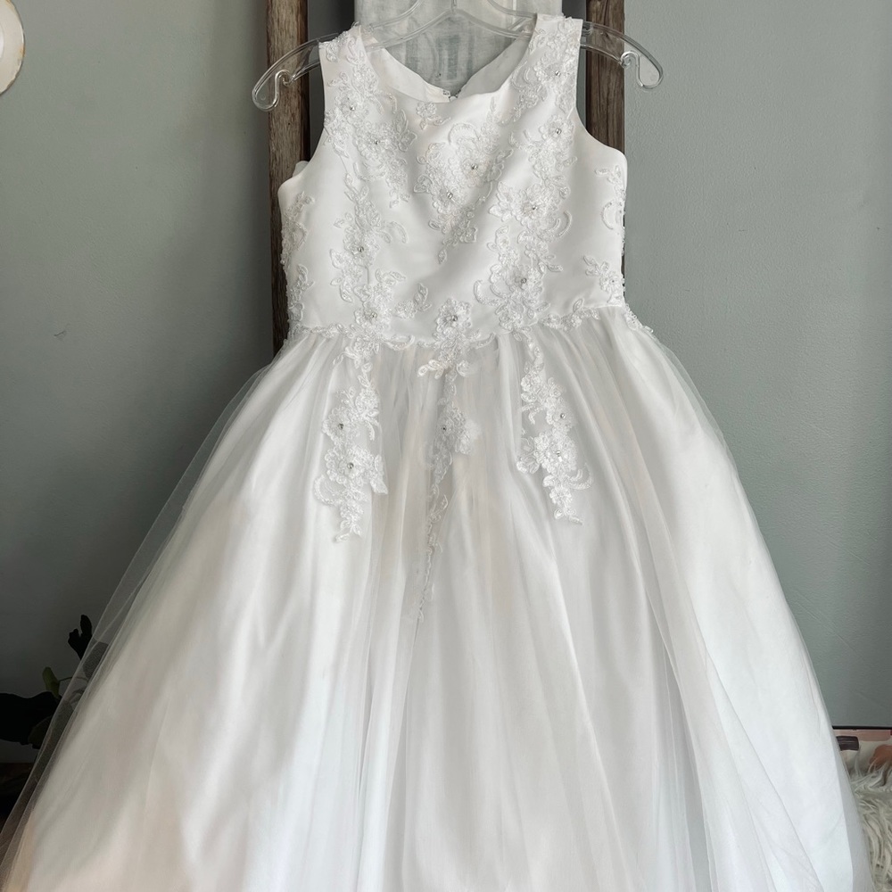 White, beautiful communion dress. Size 12. New with tags.